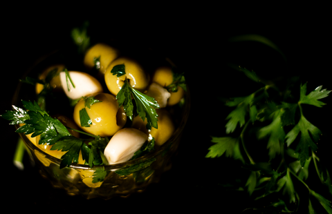 Aceitunas con Ajo y Perejil